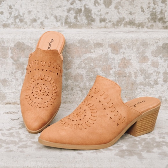 Camel Embroidered Western Style Everyday Mule - Picture 5 of 5